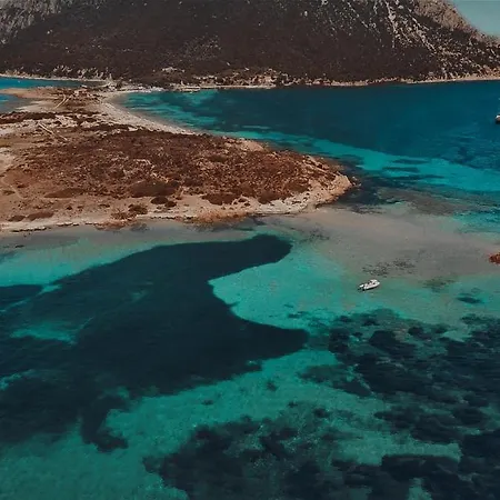 Hébergement de vacances Villaggio Cala Paradiso *